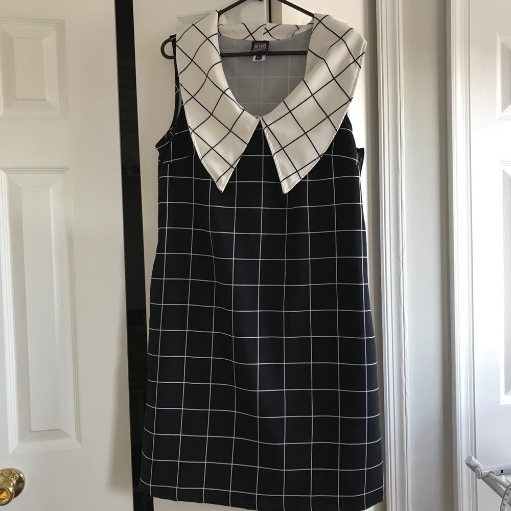 NWOT Retrolicious Big Collar Retro Shift Dress